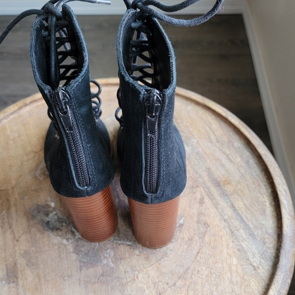 Urban Outfitters x Jeffrey Campbell booties - Picture 2 of 7